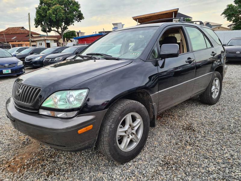 Lexus RX 300 • 2000 • 67,153 km 2