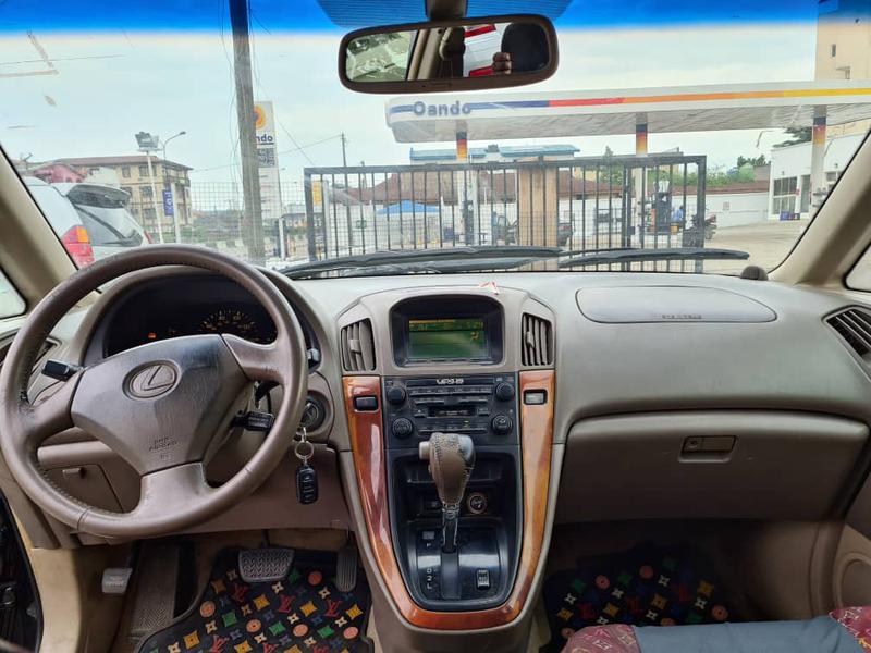 Lexus RX 300 • 2000 • 67,153 km 1