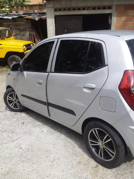 Hyundai i10 • 2012 • 95,000 km 2