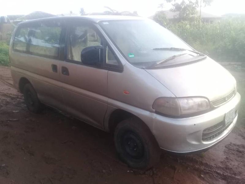 Mitsubishi  • 2004 • 4,000 km 2