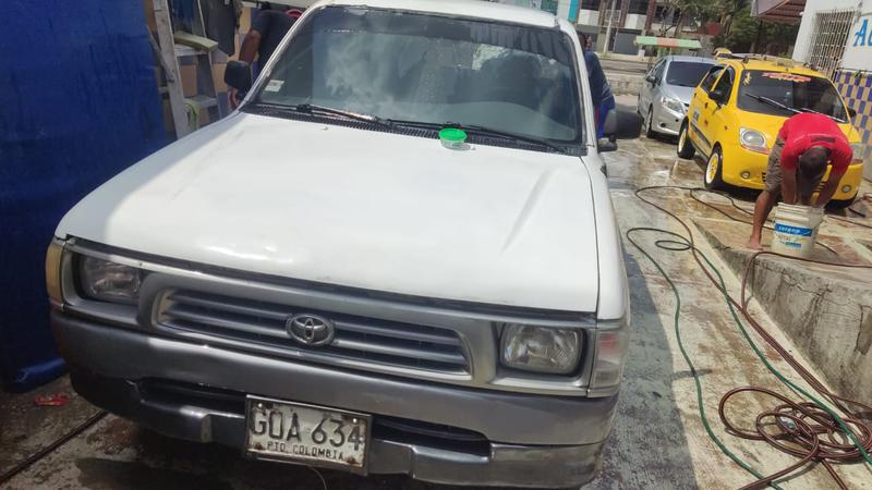 Toyota Hilux • 2000 • 70,000 km 3