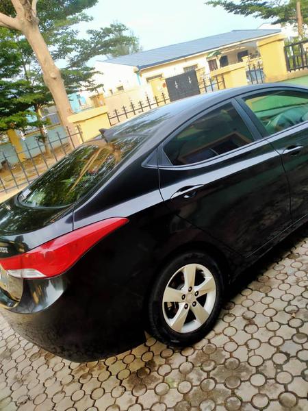 Hyundai Elantra • 2012 • 5,983 km 3