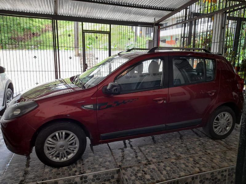 Renault Sandero • 2012 • 106,283 km 3