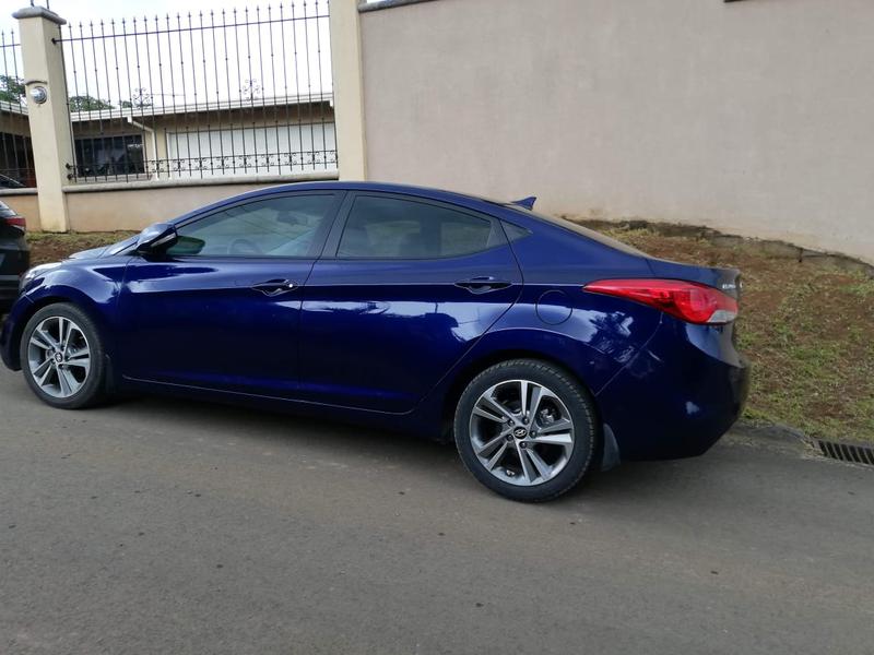 Hyundai Elantra • 2013 • 120,000 km 3