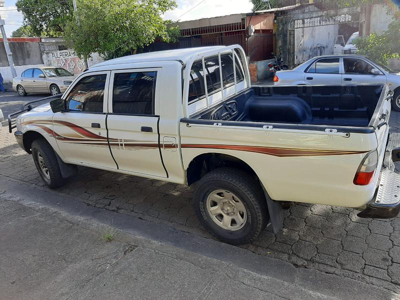 Mitsubishi L200 Pick up • 2006 • 284 km 4