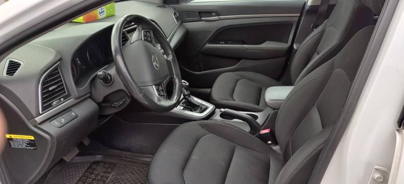 Hyundai Elantra • 2016 • 60,000 km 3