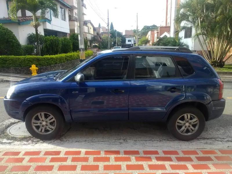 Hyundai Tucson • 2008 • 152,000 km 3
