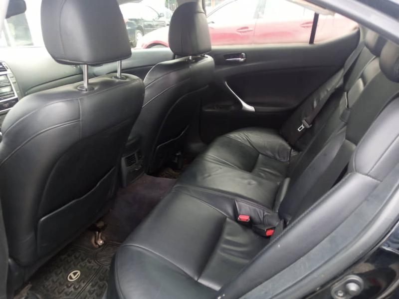Lexus IS • 2007 • 98,109 km 4