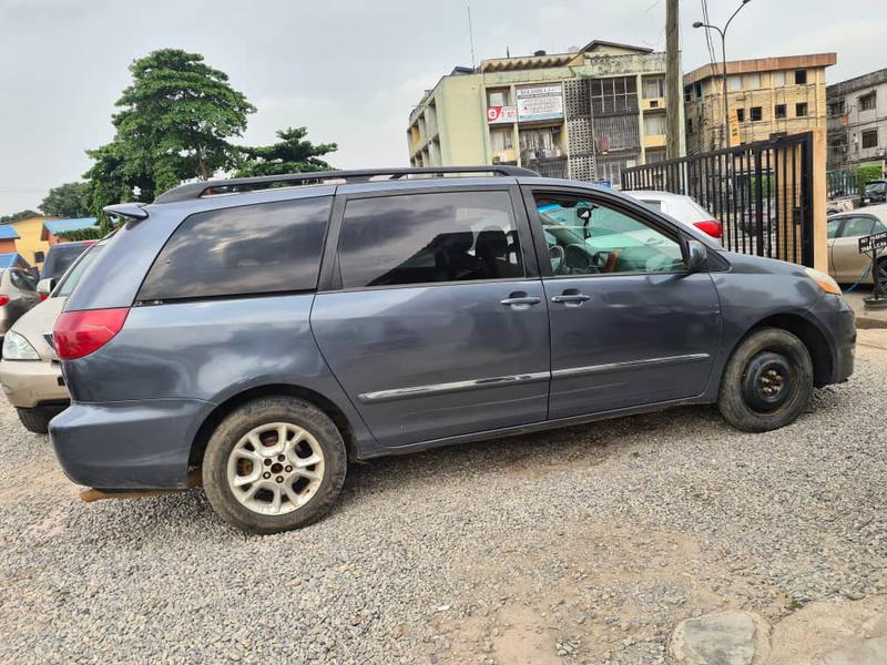 Toyota Sienna • 2007 • 194,137 km 3