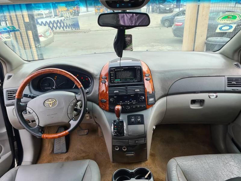 Toyota Sienna • 2007 • 194,137 km 5