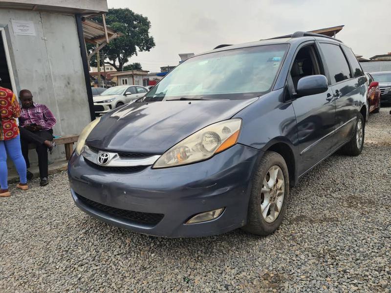 Toyota Sienna • 2007 • 194,137 km 7