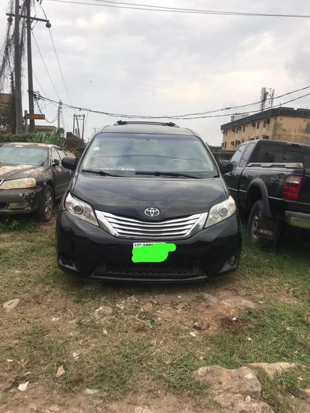 Toyota Sienna • 2012 • 197,266 km 2