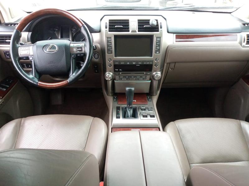 Lexus GX • 2010 • 87,062 km 2