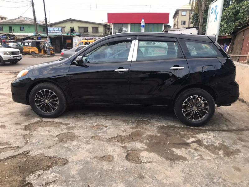 Toyota Matrix • 2005 • 128,085 km 3