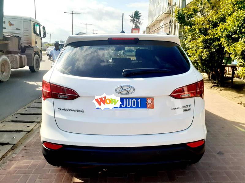 Hyundai Santa Fe • 2016 • 135,000 km 5