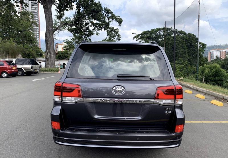 Toyota Land Cruiser • 2020 • 0 km 7