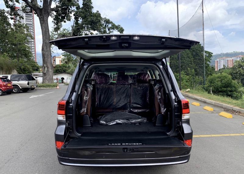 Toyota Land Cruiser • 2020 • 0 km 10