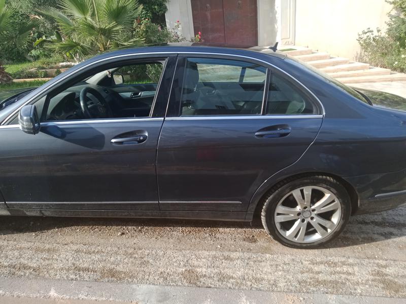 Mercedes-Benz C • 2010 • 175,000 km 3