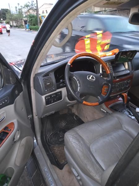 Lexus LX • 2002 • 143,659 km 2