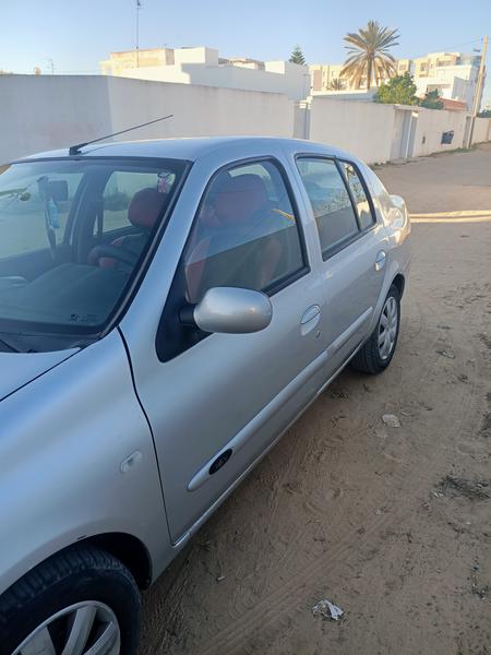 Renault Clio • 2006 • 196 km 3