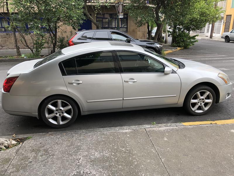 Nissan Maxima • 2004 • 124,000 km 7