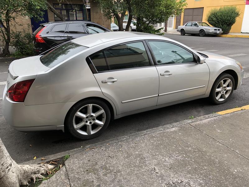 Nissan Maxima • 2004 • 124,000 km 10