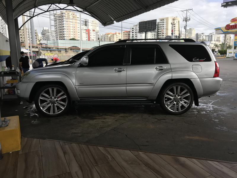 Toyota 4 Runner Limited • 2005 • 275,000 km 2