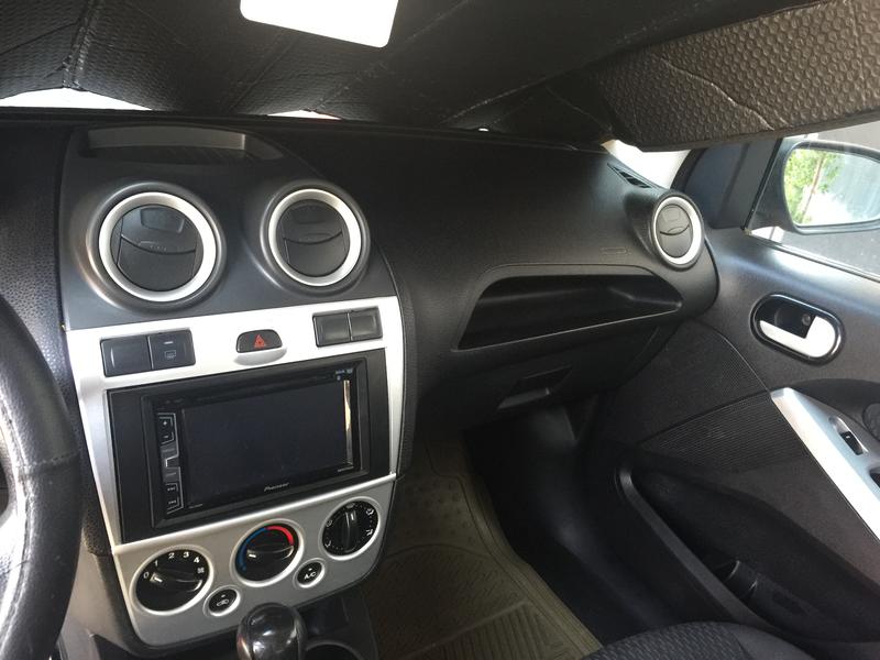 Ford Fiesta • 2013 • 153,000 km 4