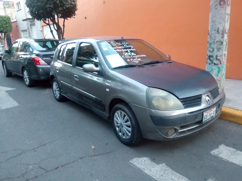 Renault Clio • 2006 • 140,000 km 4