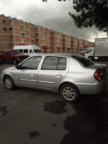 Renault Symbol • 2002 • 246,000 km 2