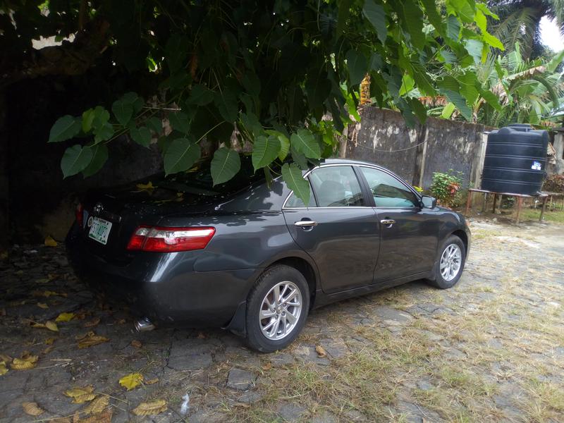 Toyota Camry • 2010 • 52,000 km 2