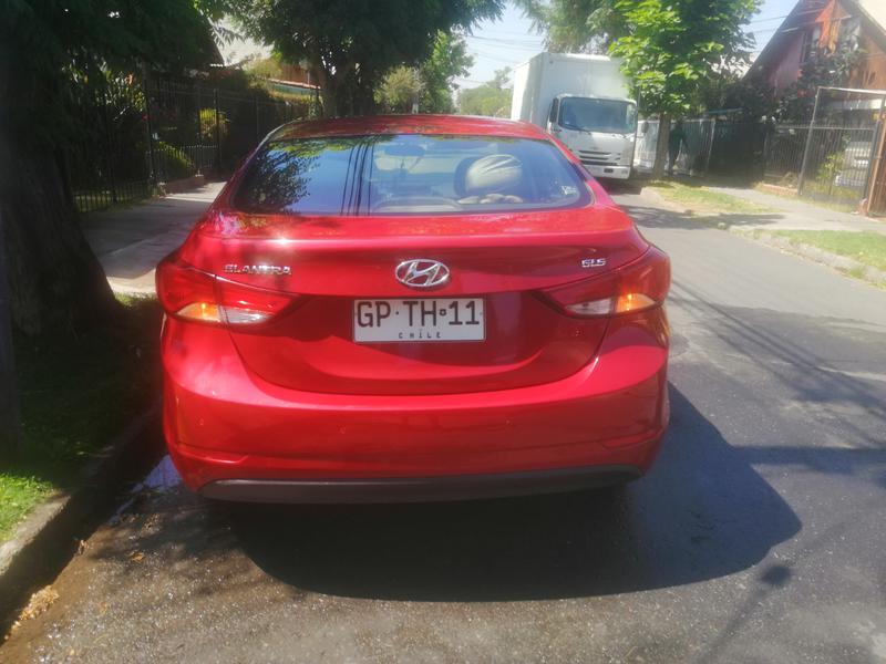 Hyundai Elantra • 2014 • 98,000 km 4