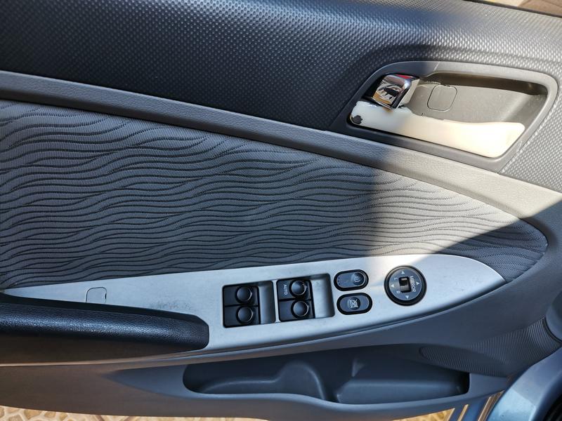 Dodge Attitude • 2013 • 87,500 km 6