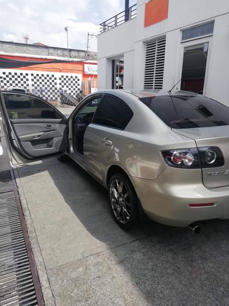Mazda 3 • 2008 • 119,000 km 1