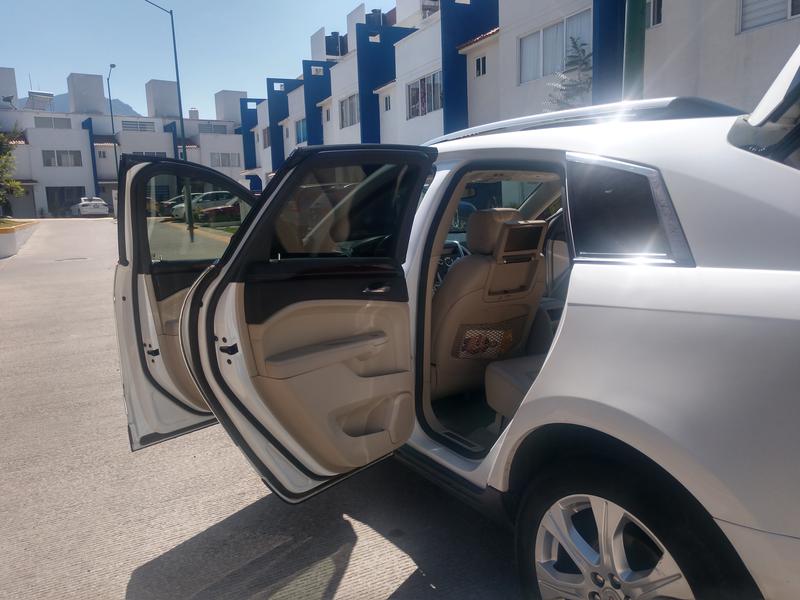 Cadillac SRX • 2011 • 77,329 km 1