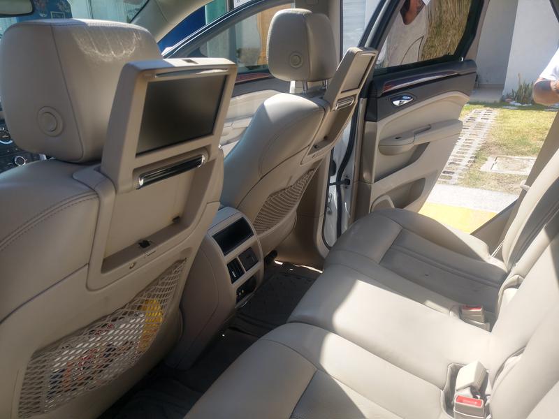 Cadillac SRX • 2011 • 77,329 km 8