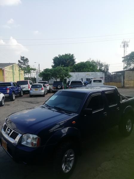 Nissan Frontier • 2006 • 218,000 km 4