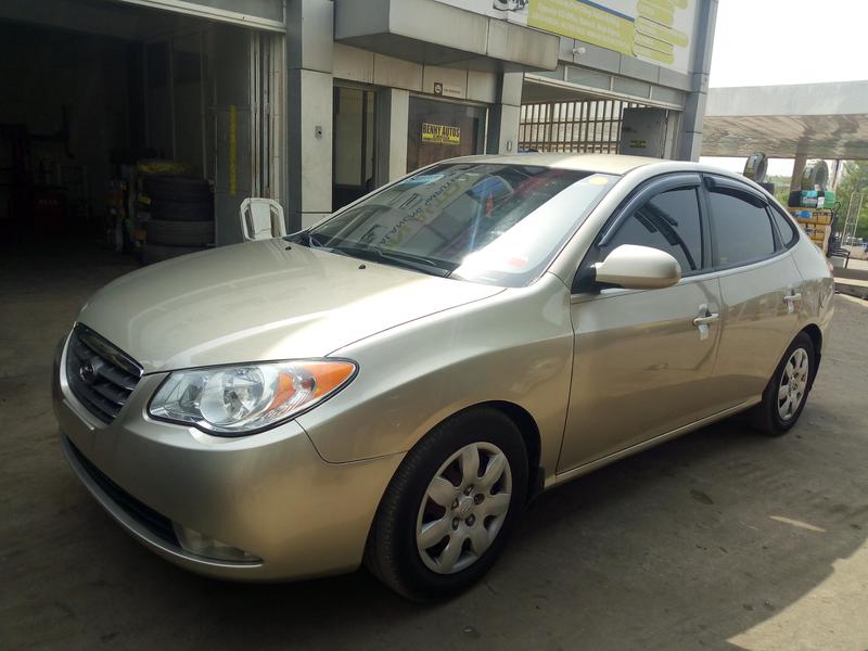 Hyundai Elantra • 2008 • 124,960 km 3