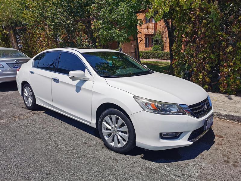 Honda Accord • 2013 • 56,000 km 1