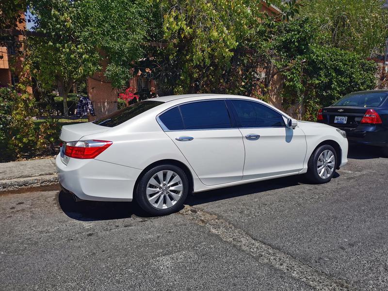 Honda Accord • 2013 • 56,000 km 2
