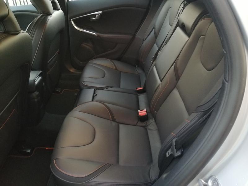 Volvo V40 • 2016 • 38,000 km 1