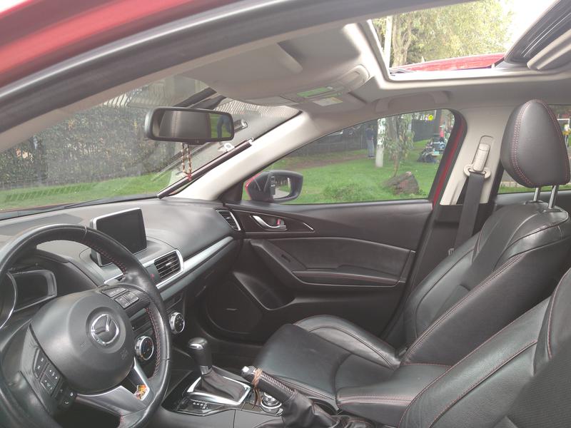 Mazda 3 • 2017 • 48,700 km 2