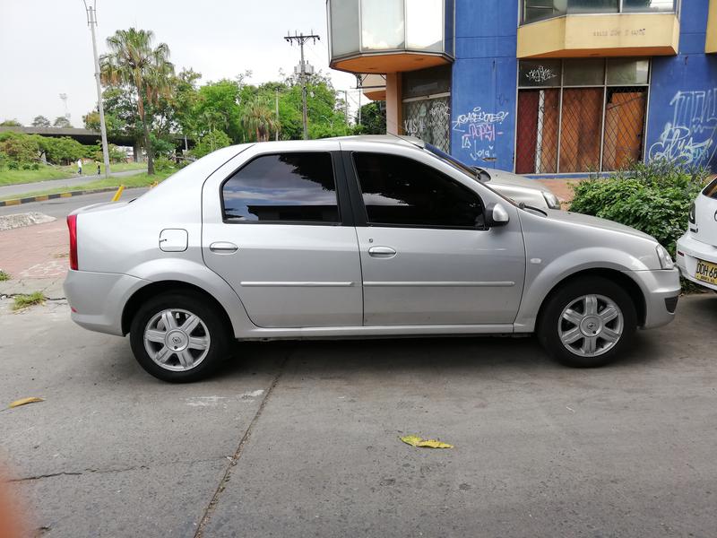 Renault Logan • 2013 • 92,000 km 2