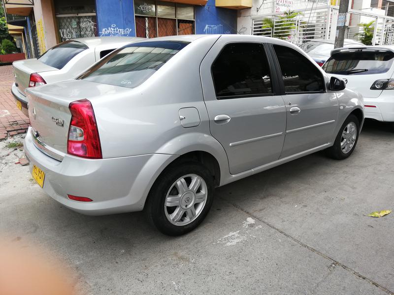 Renault Logan • 2013 • 92,000 km 1