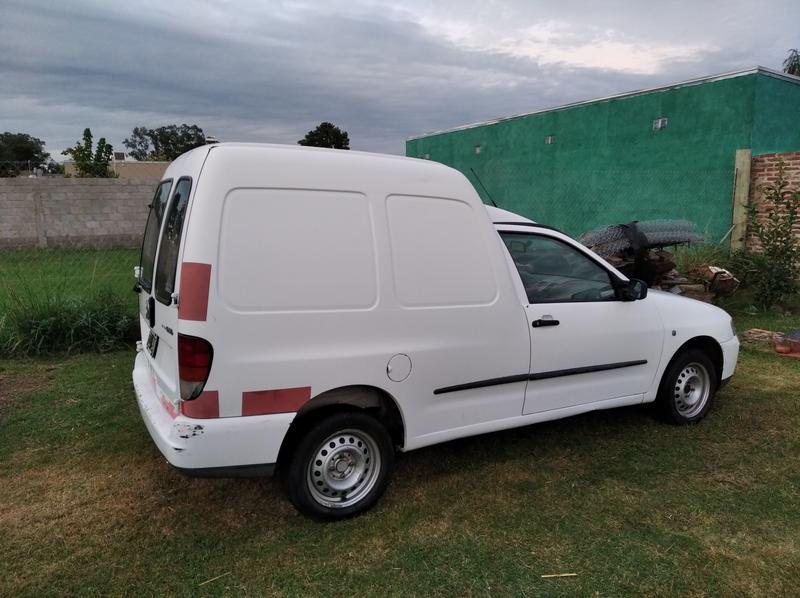 Volkswagen Caddy • 2006 • 254,000 km 3