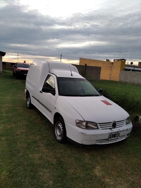 Volkswagen Caddy • 2006 • 254,000 km 2
