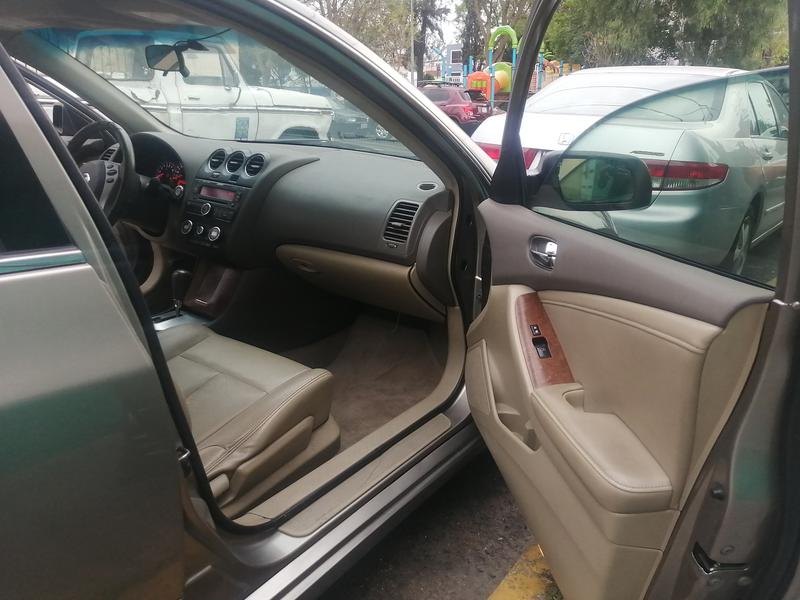 Nissan Altima • 2008 • 160,000 km 1