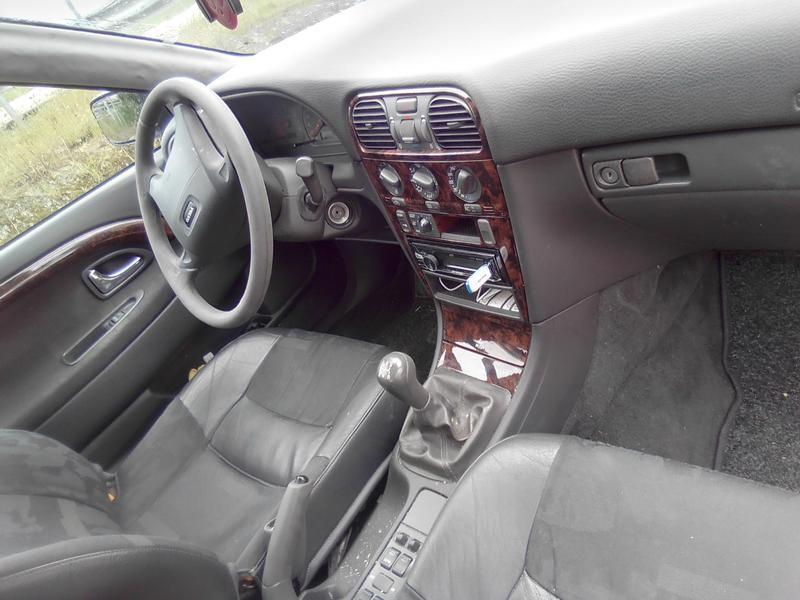 Volvo S60 • 2000 • 186,300 km 4