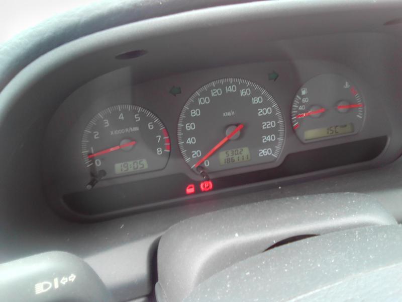 Volvo S60 • 2000 • 186,300 km 1