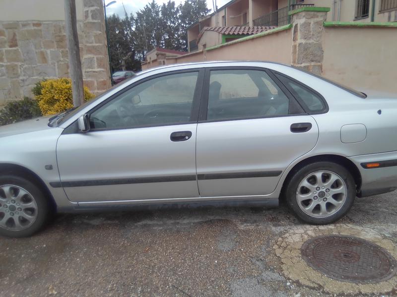 Volvo S60 • 2000 • 186,300 km 2